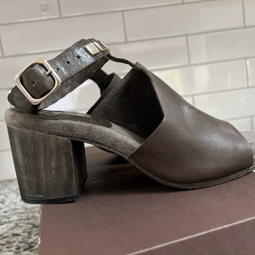 Calleen Cordero sandals, dark chocolate leather, chunky heel, size 7.